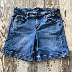 Tommy Bahama Vintage Wash Women’s Size 8 Denim Shorts